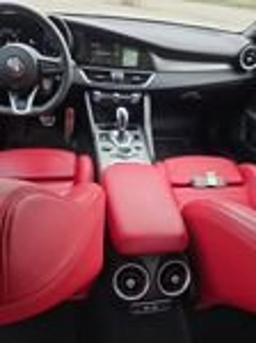 Used 2024 Alfa Romeo Giulia Veloce AWD/4WD image 13