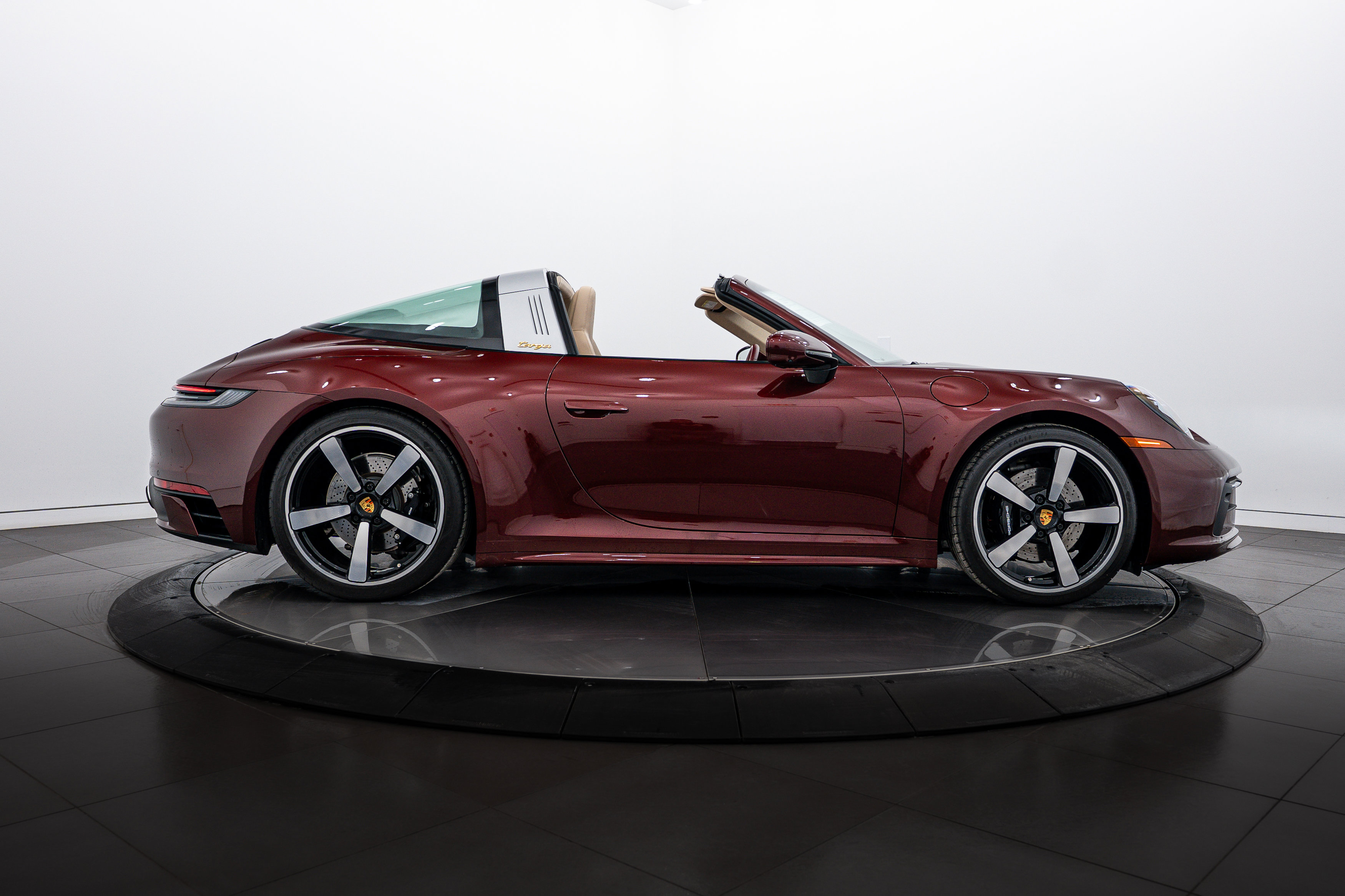 Certified 2021 Porsche 911 Targa 4S Heritage Design image 8