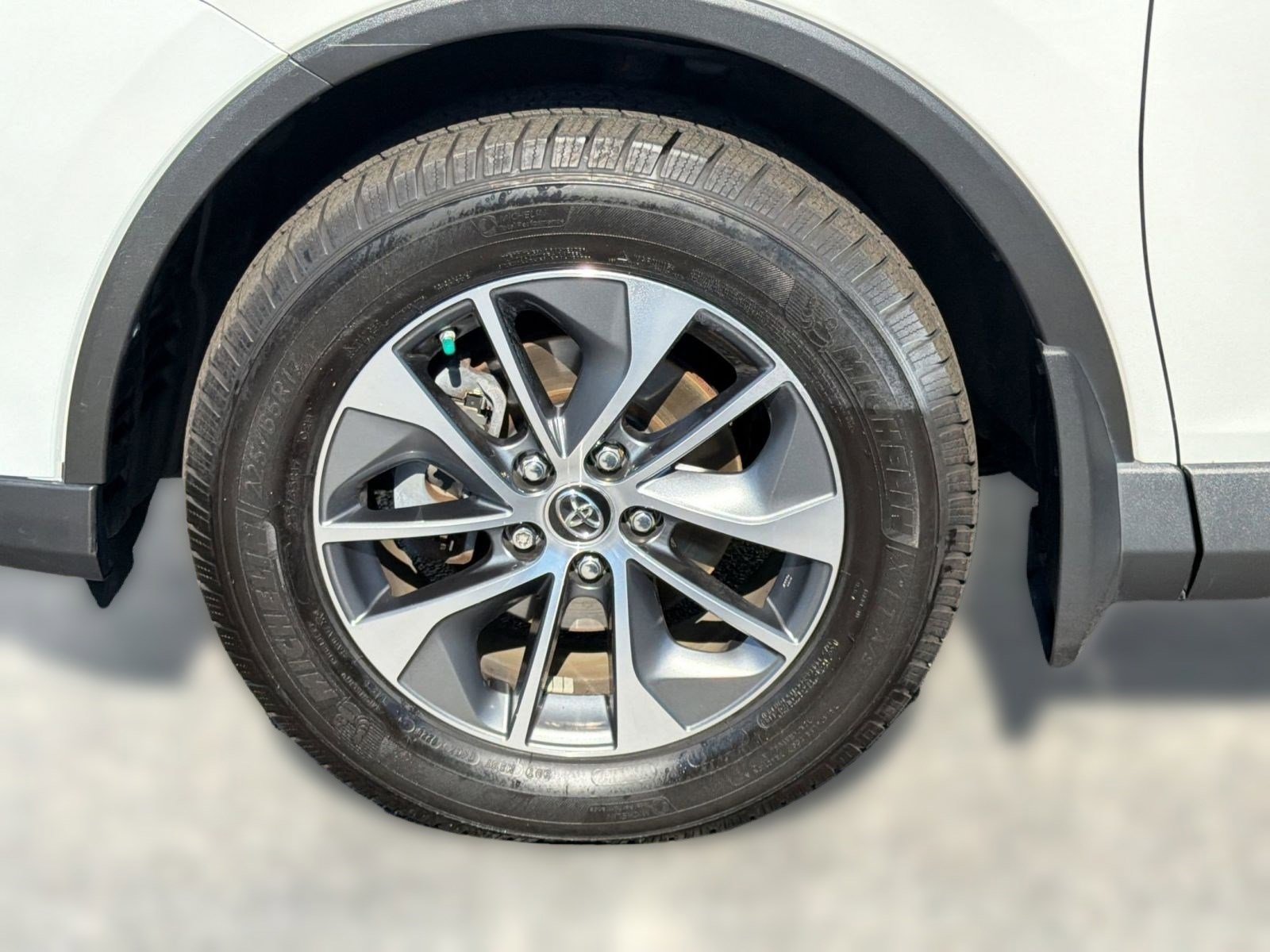 Used 2018 Toyota RAV4 XLE AWD/4WD image 12