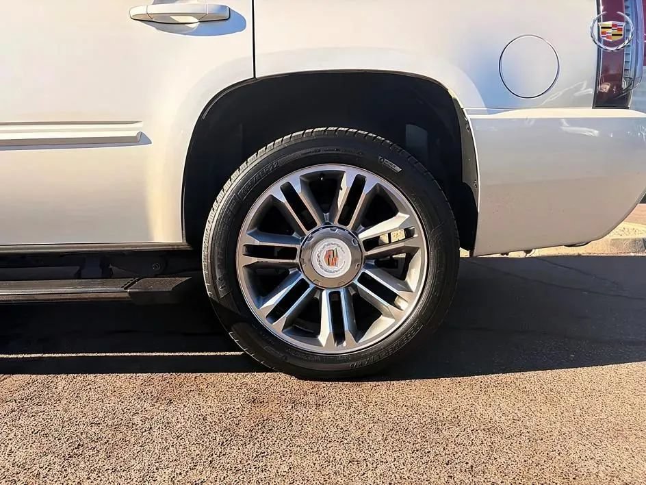 Used 2013 Cadillac Escalade Premium RWD image 20