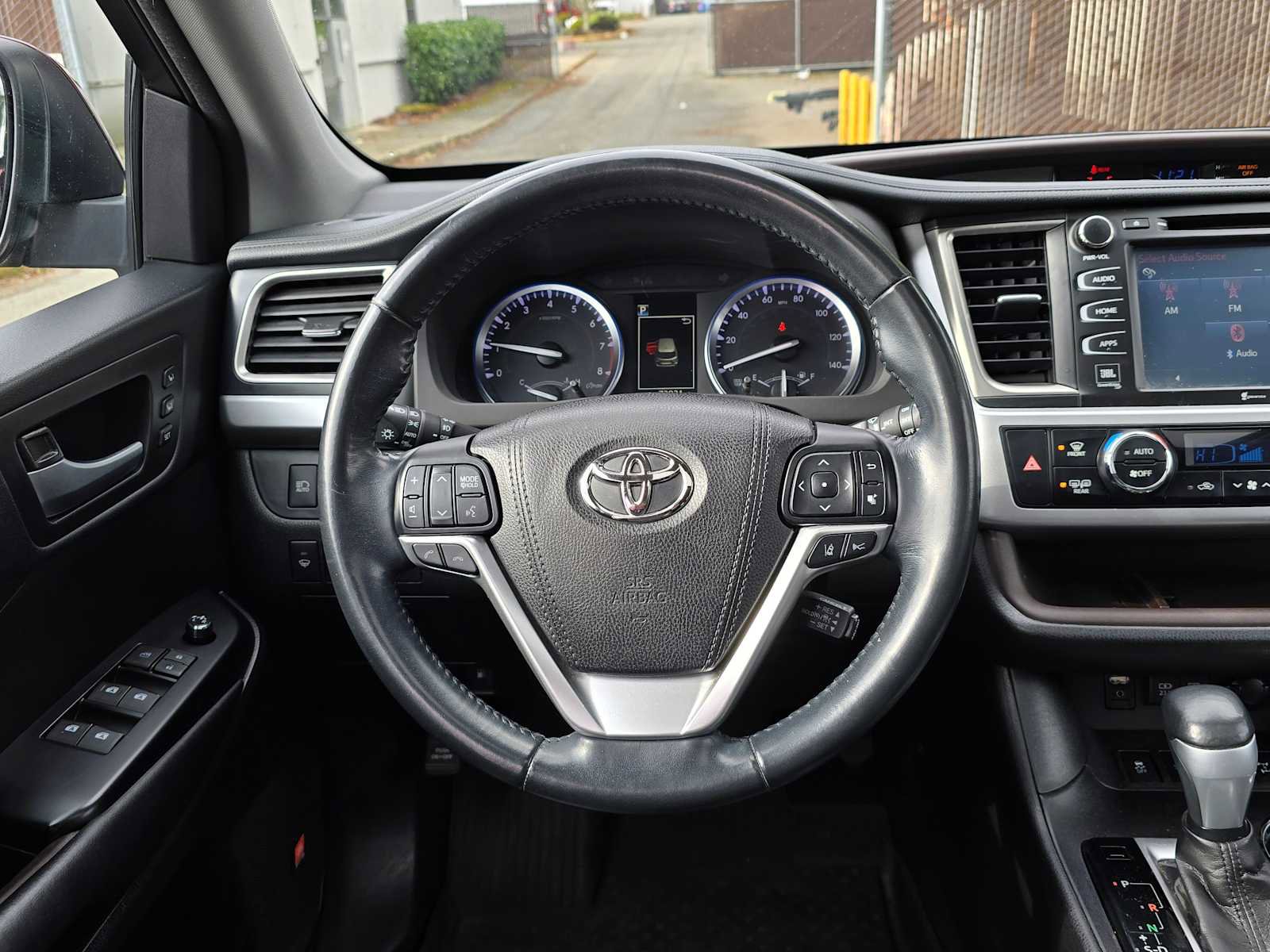 Used 2017 Toyota Highlander Limited image 19