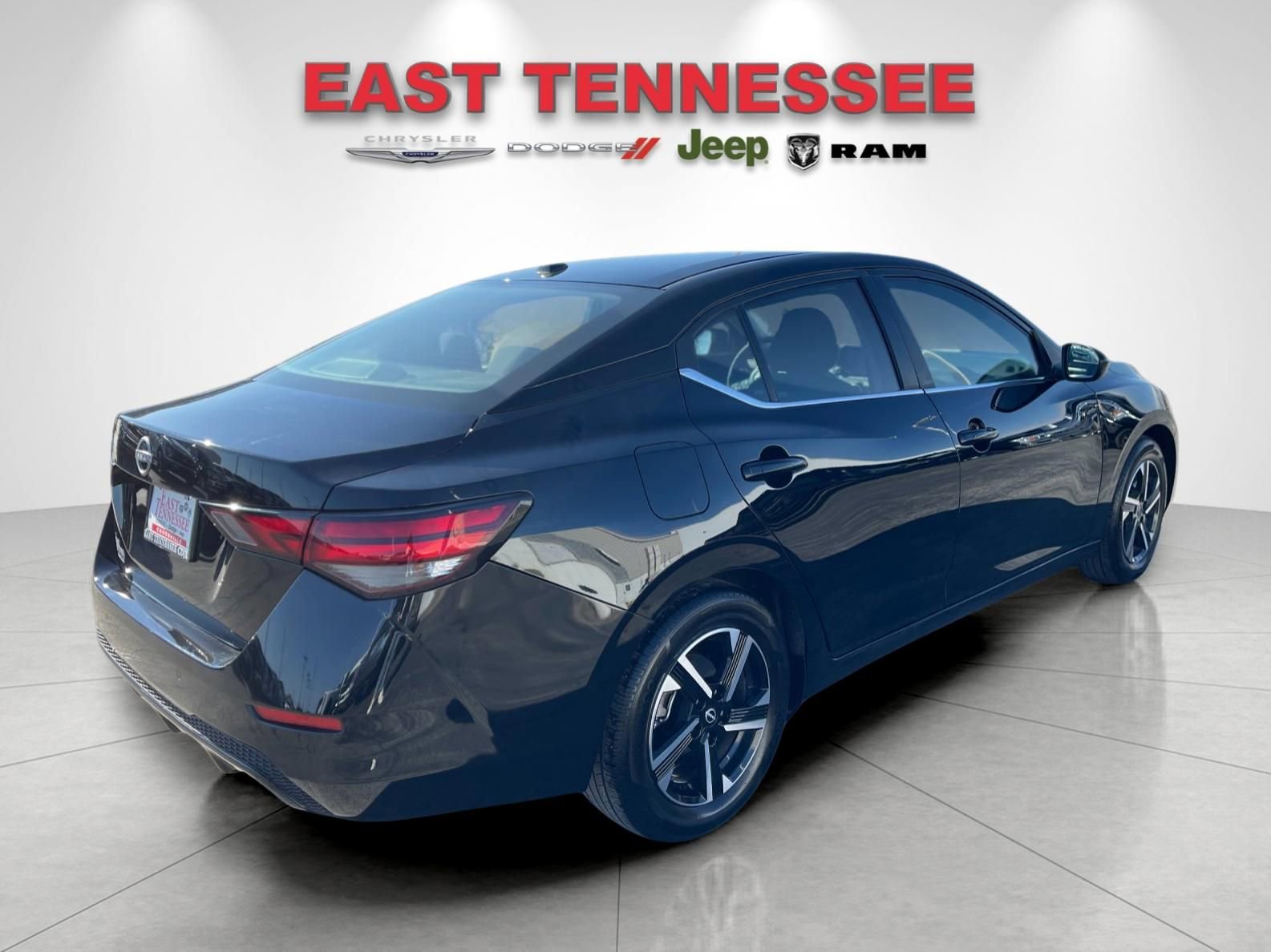 Used 2025 Nissan Sentra SV image 3