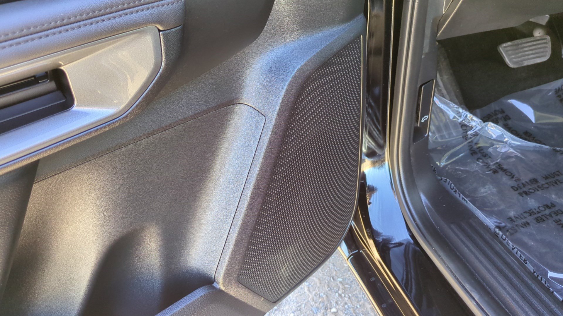 Used 2025 Ford Ranger Lariat w/ Black Appearance Package image 13