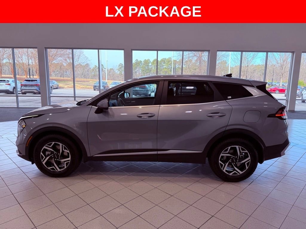 Used 2023 Kia Sportage LX image 5