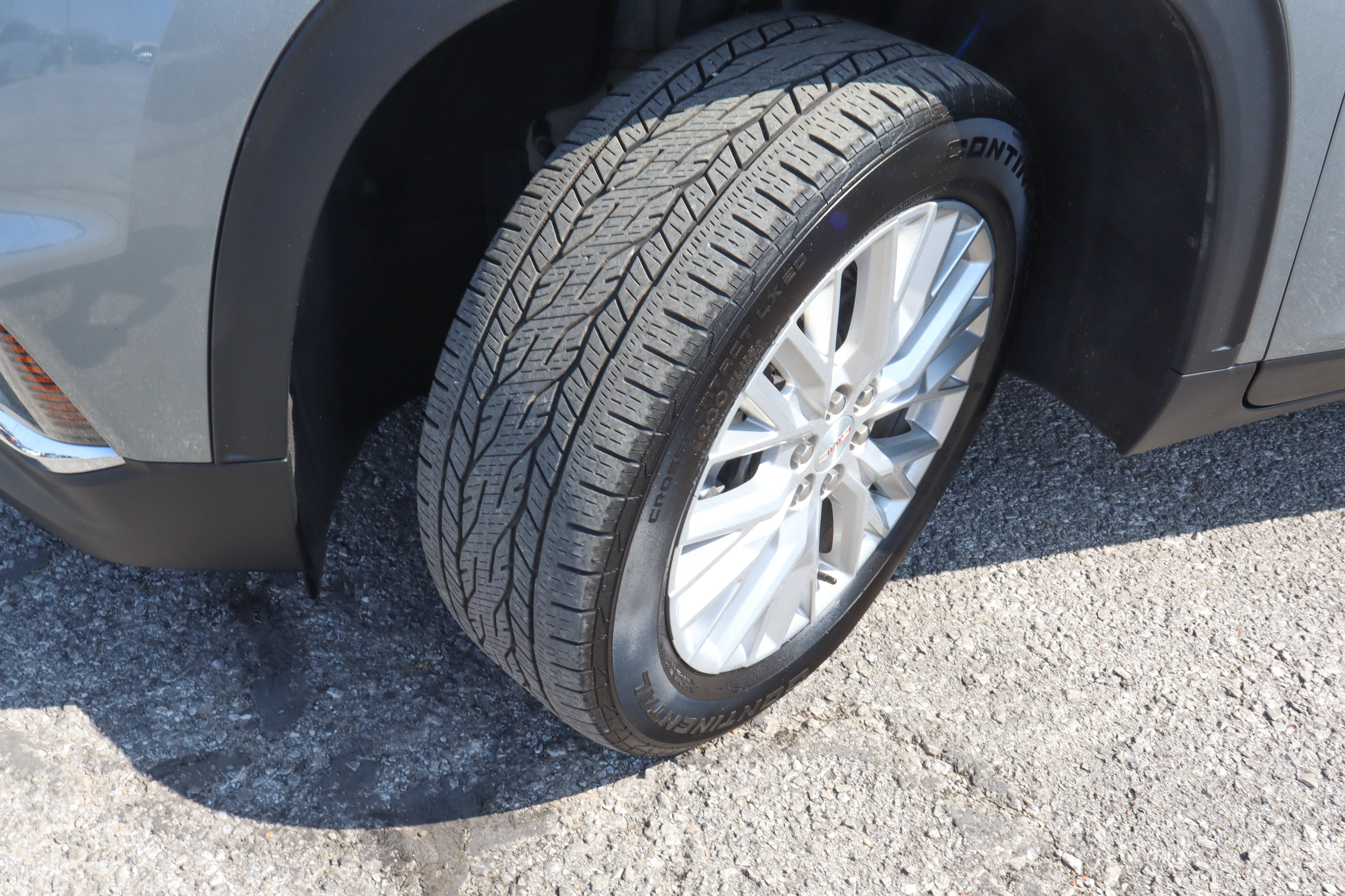 Used 2026 GMC Acadia Elevation w/ Elevation Premium Package FWD image 17