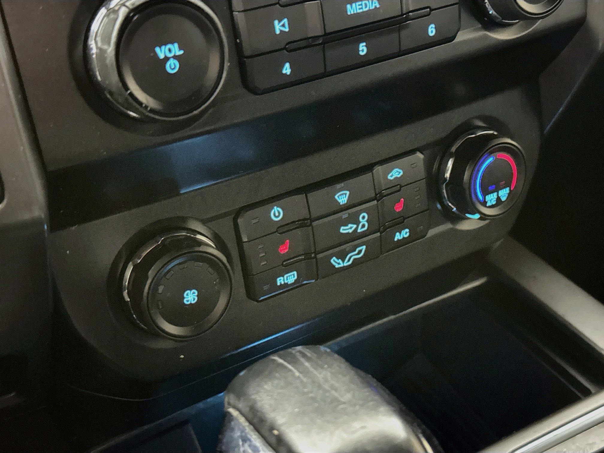 Used 2019 Ford F150 XLT w/ Equipment Group 302A Luxury AWD/4WD image 16