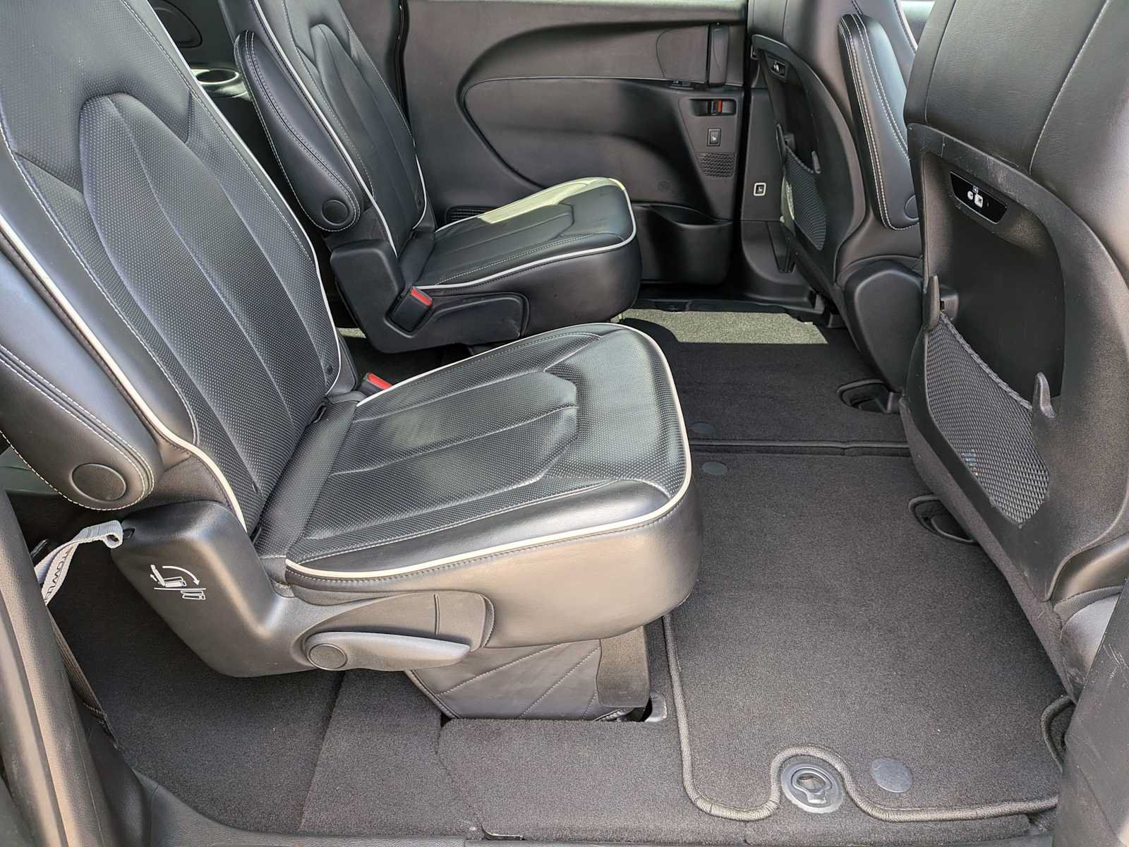 Used 2023 Chrysler Pacifica Limited w/ S Appearance Package AWD/4WD image 21