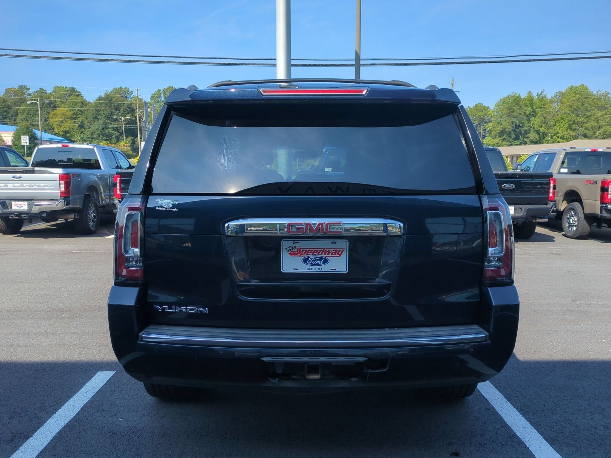 Used 2017 GMC Yukon Denali w/ Open Road Package AWD/4WD image 9