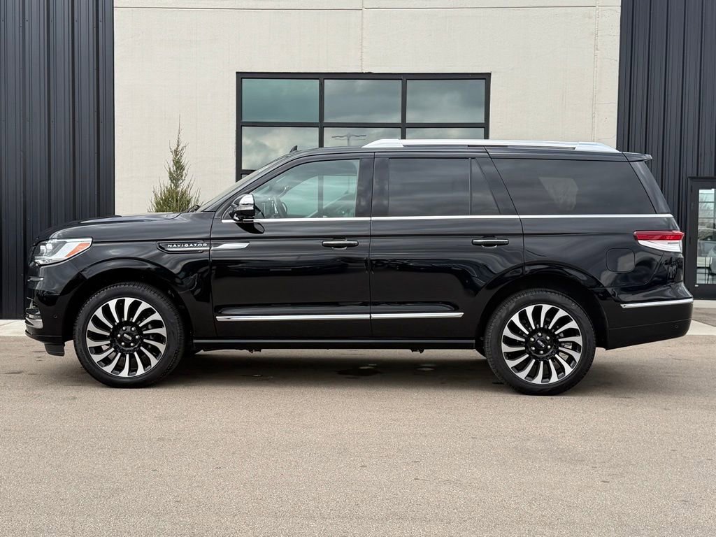 Used 2023 Lincoln Navigator Black Label image 2