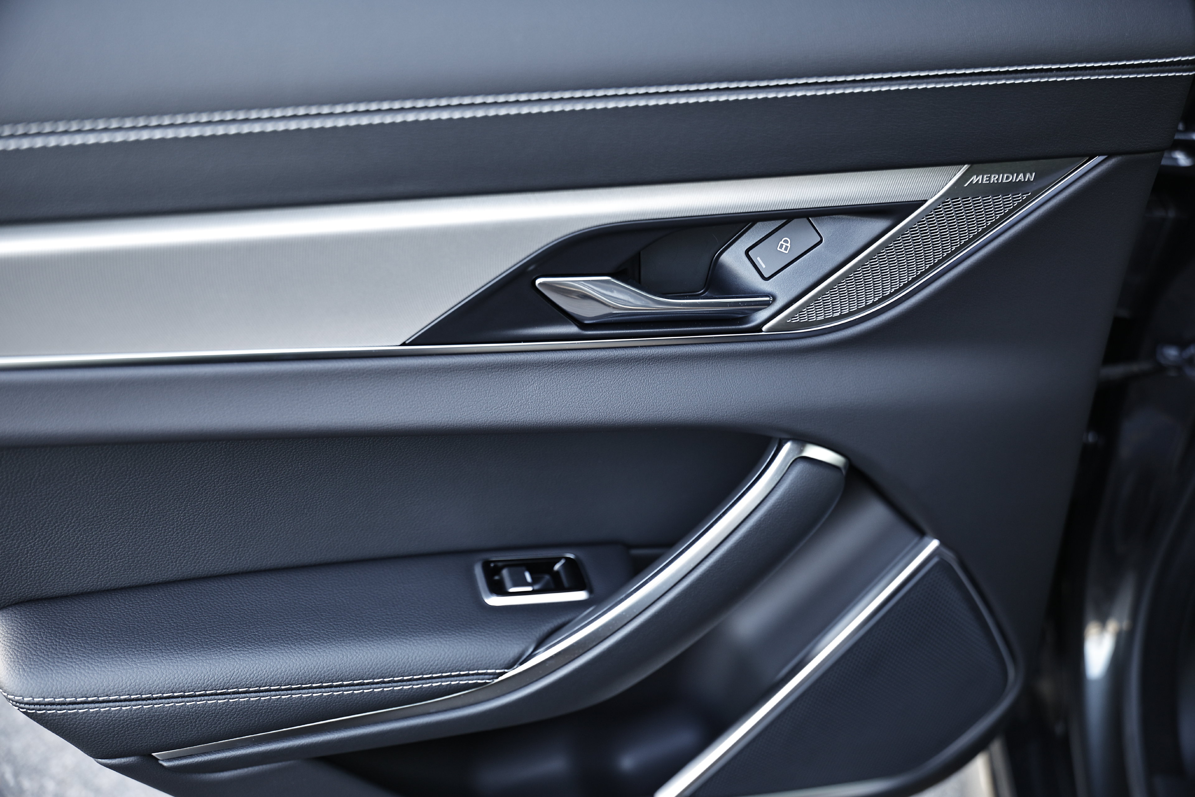 New 2024 Jaguar XF R-Dynamic SE AWD/4WD image 30