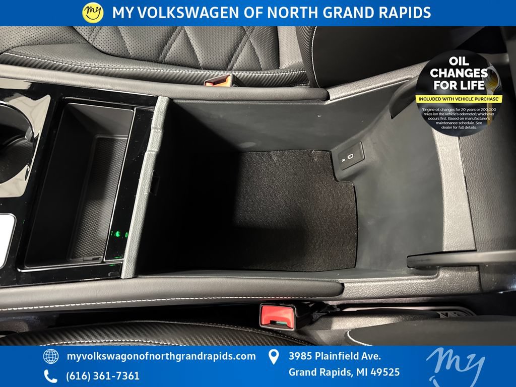 Used 2024 Volkswagen Atlas Cross Sport SE AWD/4WD image 32