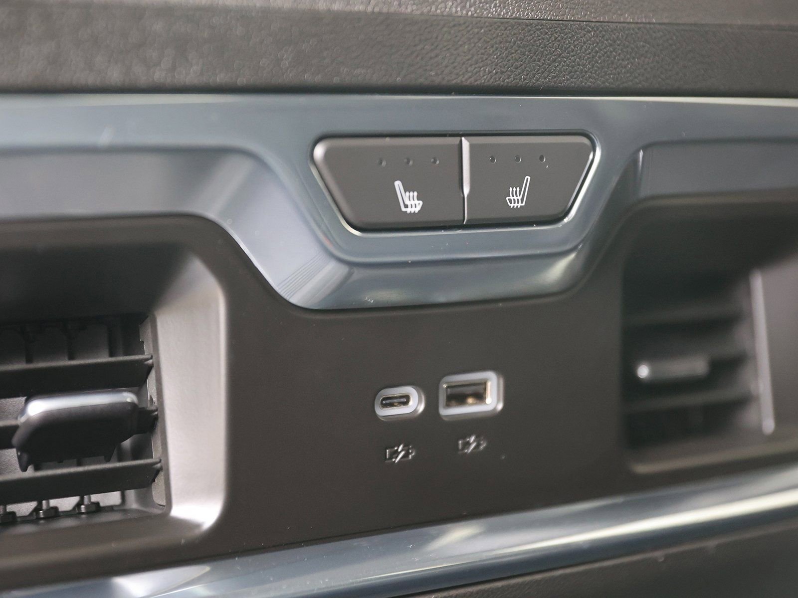 Certified 2024 Chevrolet Silverado 3500 LTZ w/ LTZ Premium Package image 27