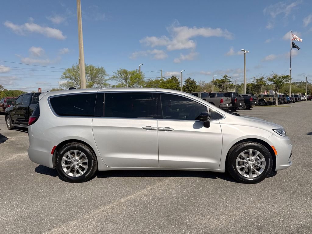 New 2026 Chrysler Pacifica Limited w/ Trailer Tow Group image 2