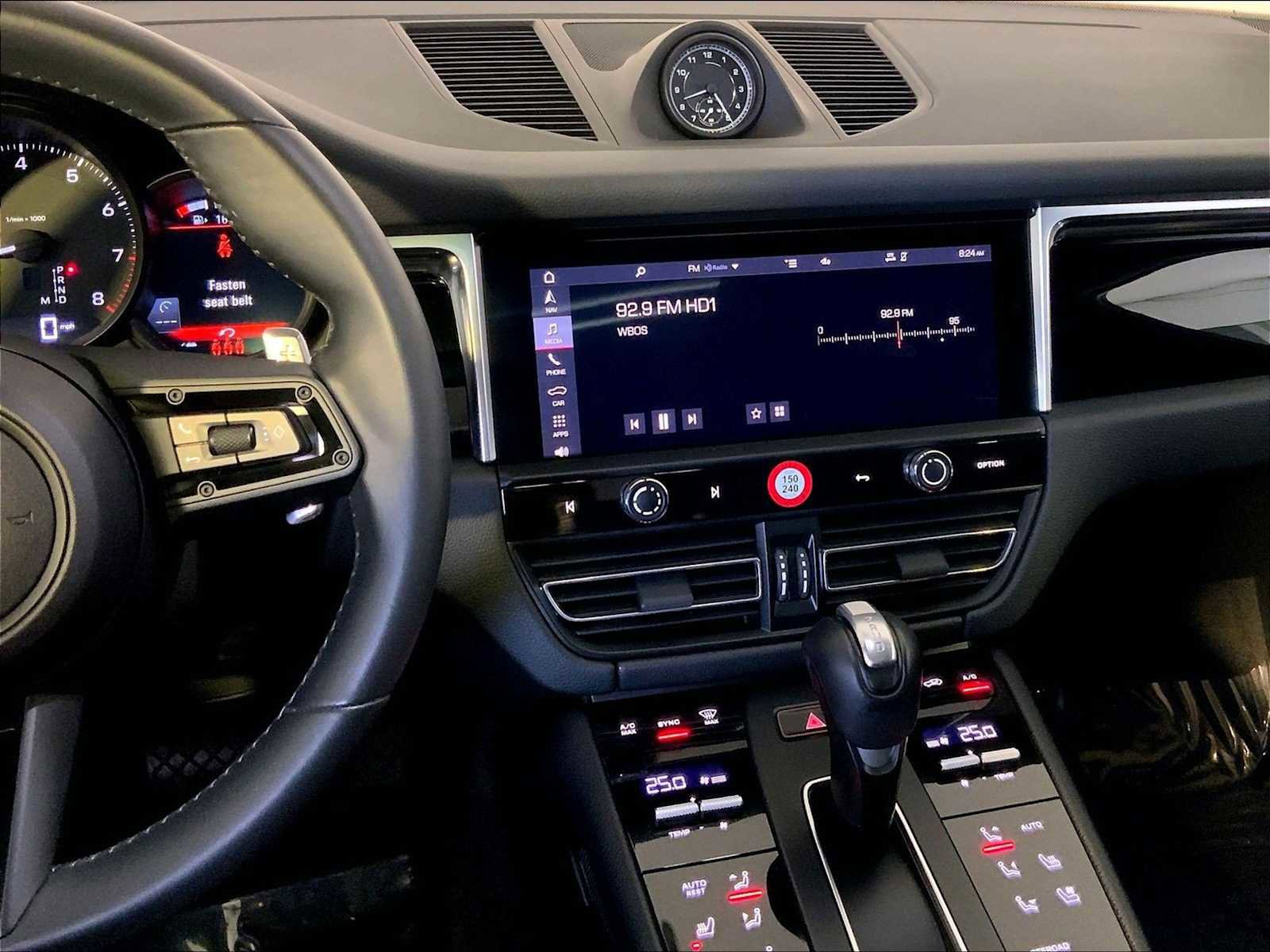 Certified 2024 Porsche Macan image 16