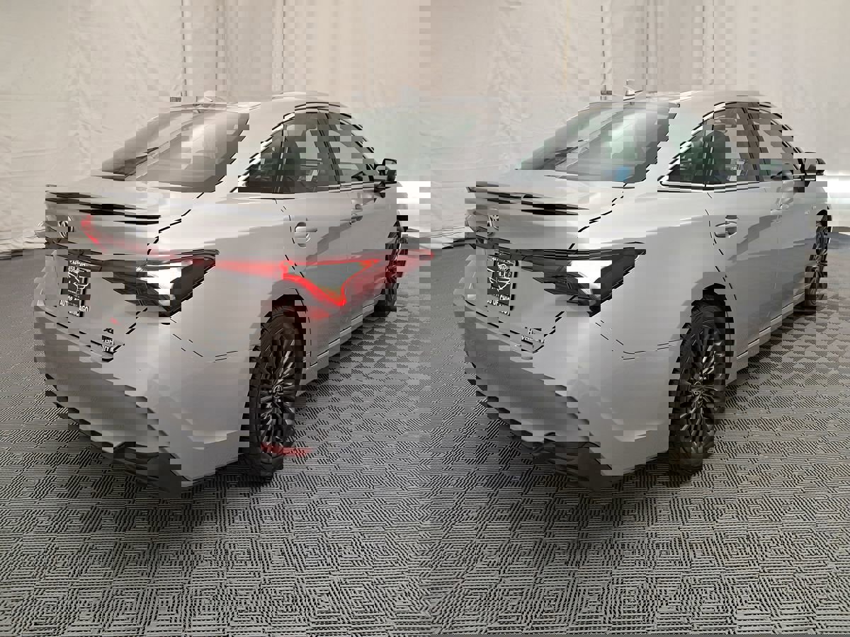 Used 2021 Toyota Avalon XSE image 3