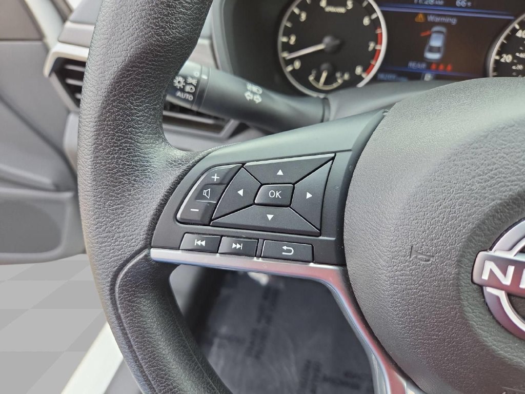 Used 2025 Nissan Altima 2.5 SV FWD image 18