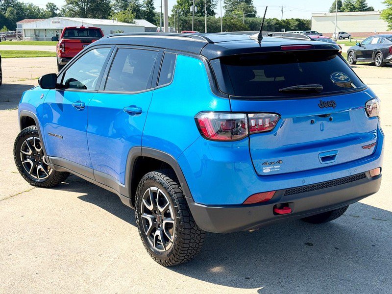 Used 2025 Jeep Compass Trailhawk AWD/4WD image 5