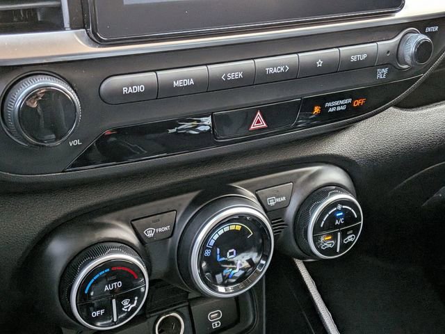 Used 2025 Hyundai Venue SEL image 22