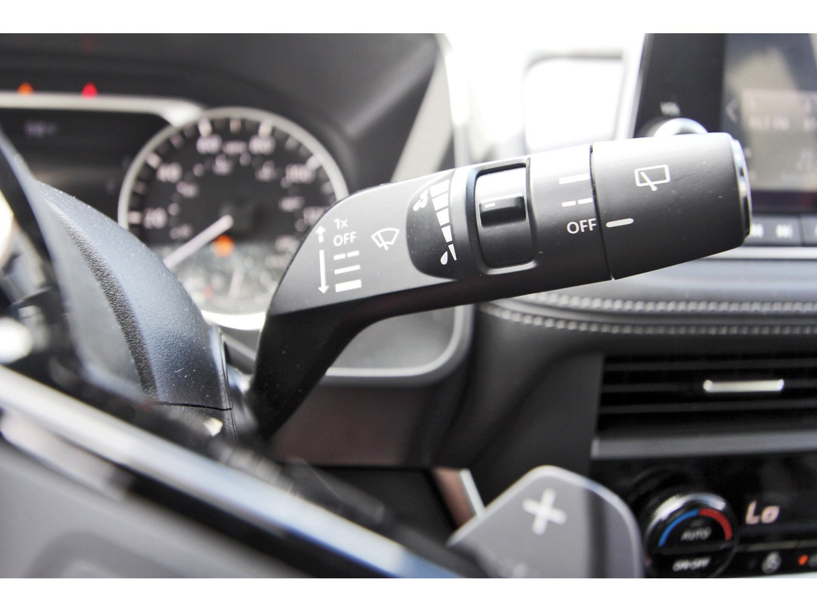 Used 2023 Nissan Rogue SV w/ SV Premium B Package FWD image 22