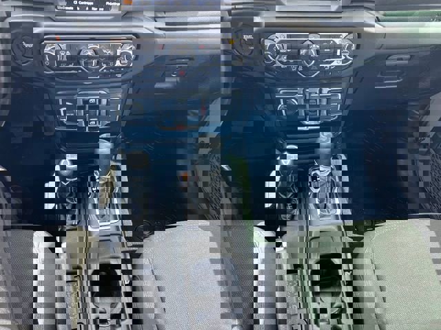 Used 2020 Jeep Wrangler Unlimited Sahara image 11