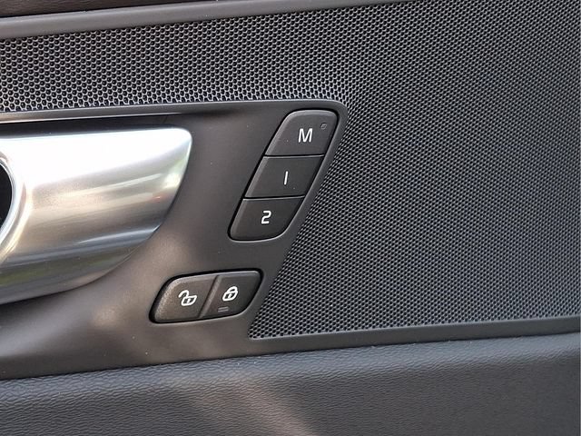 New 2026 Volvo XC60 B5 Plus w/ Protection Package Premier AWD/4WD image 3