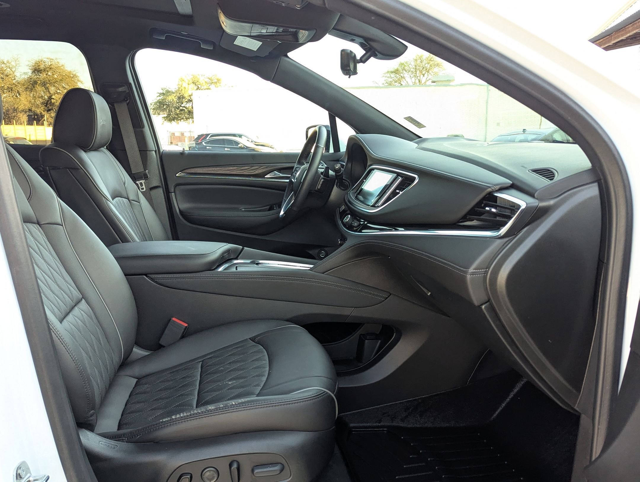 Used 2024 Buick Enclave Avenir w/ Avenir Technology Package image 27