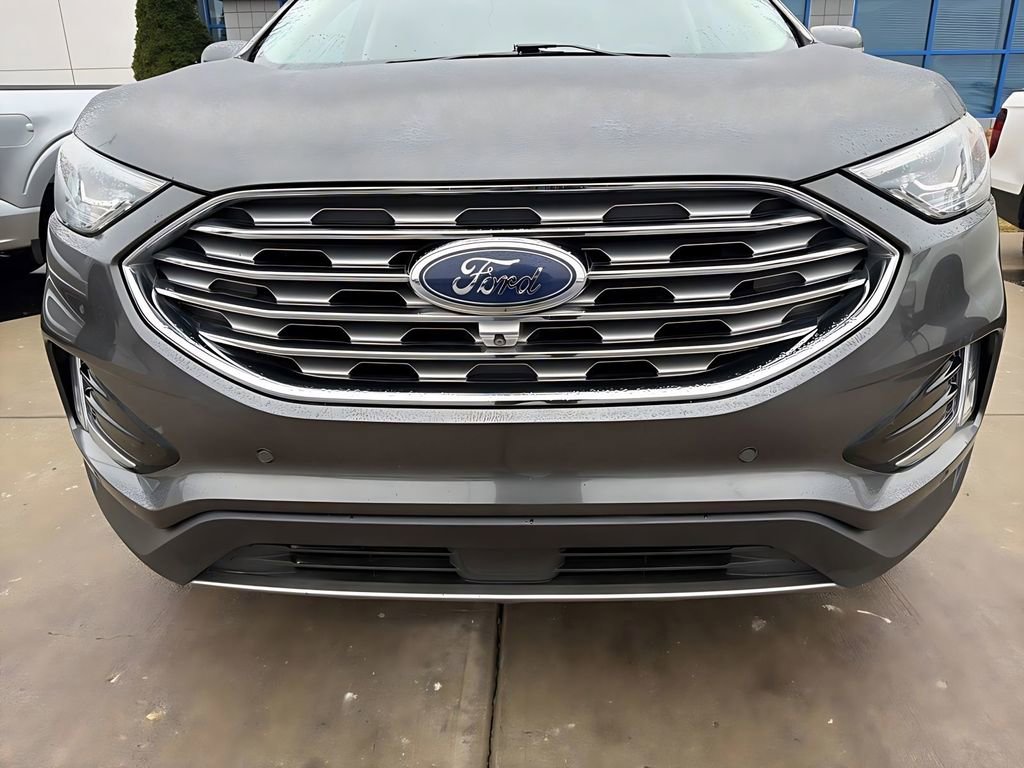 Certified 2019 Ford Edge Titanium w/ Equipment Group 301A image 10