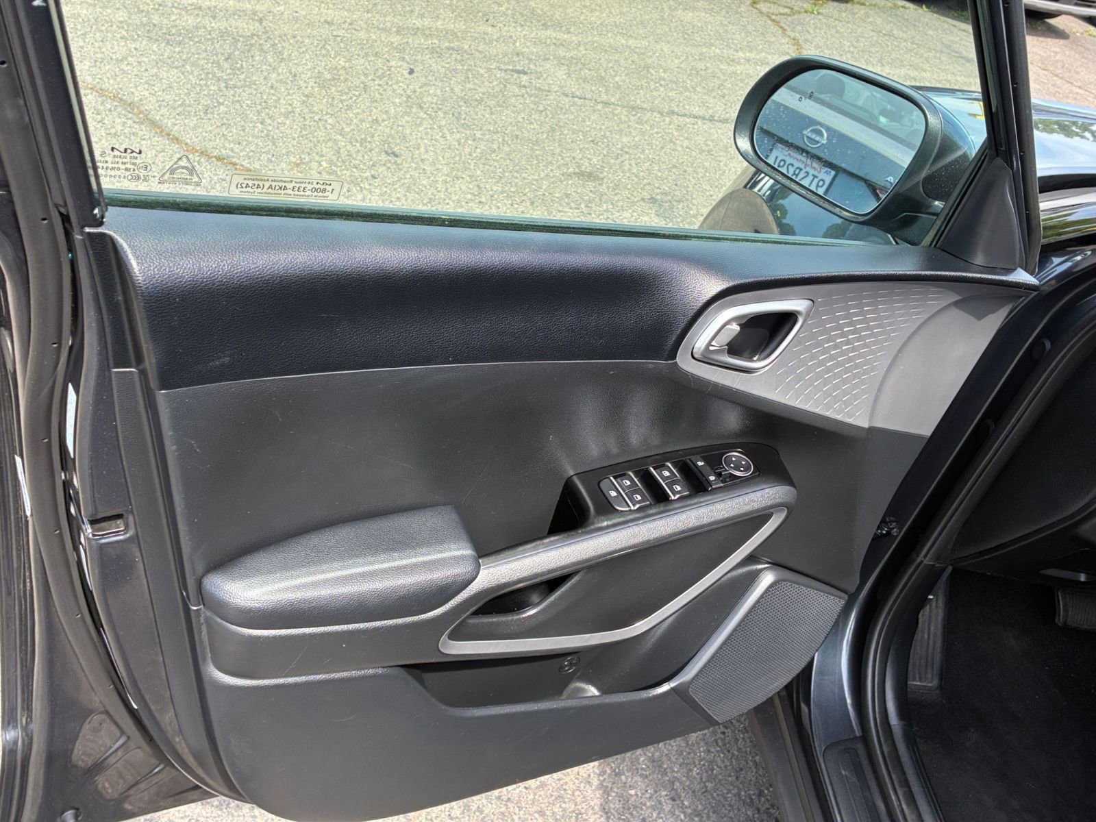 Used 2025 Kia Soul LX w/ LX Technology Package image 18