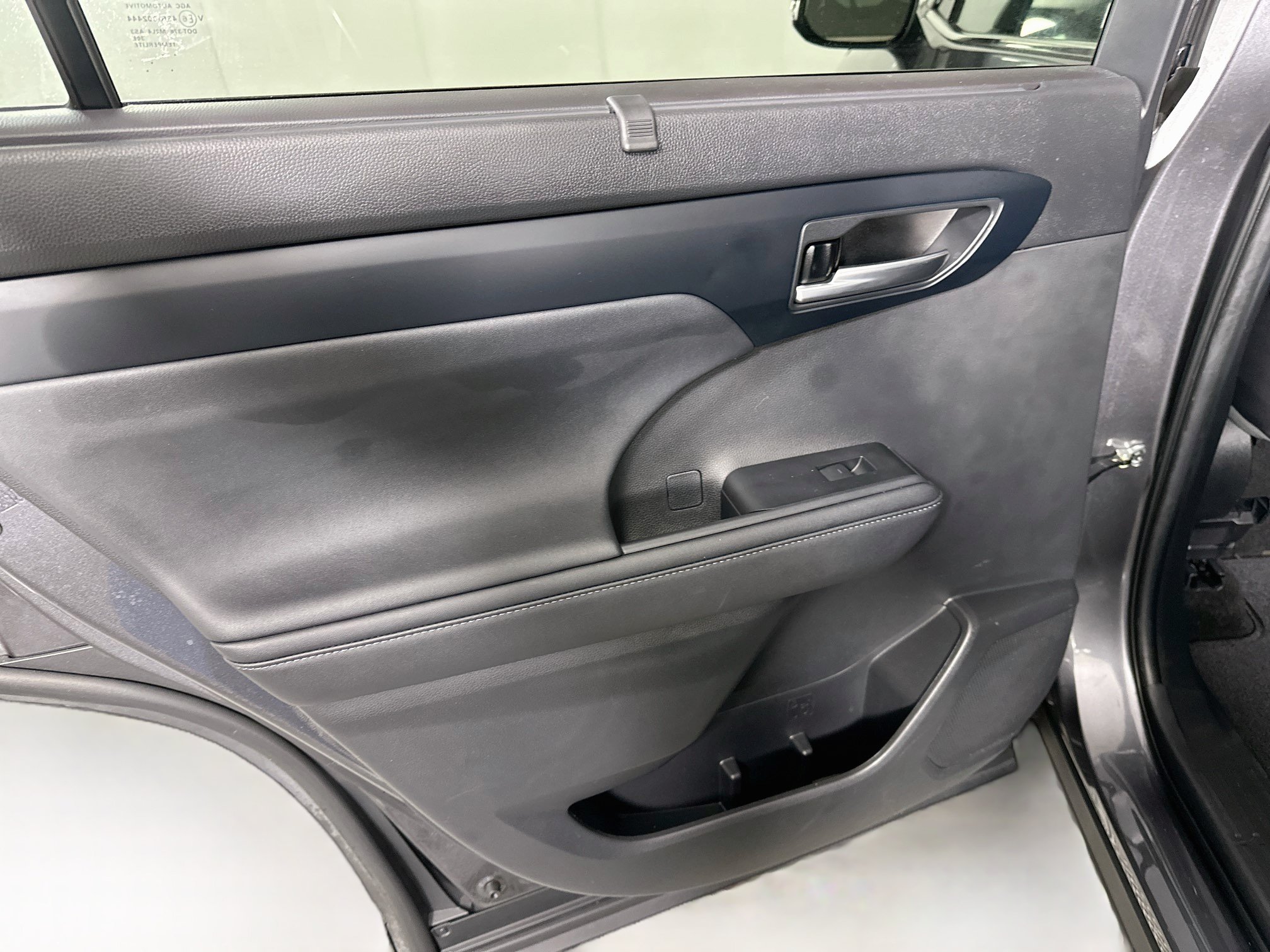 Used 2023 Toyota Highlander XLE FWD image 26