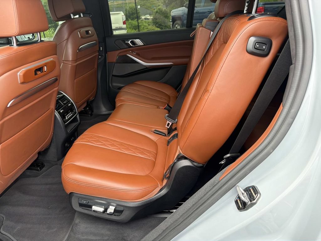 Used 2023 BMW X7 M60i w/ Executive Package AWD/4WD image 15