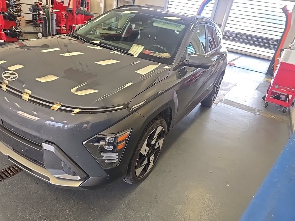 Used 2024 Hyundai Kona Limited AWD/4WD image 2