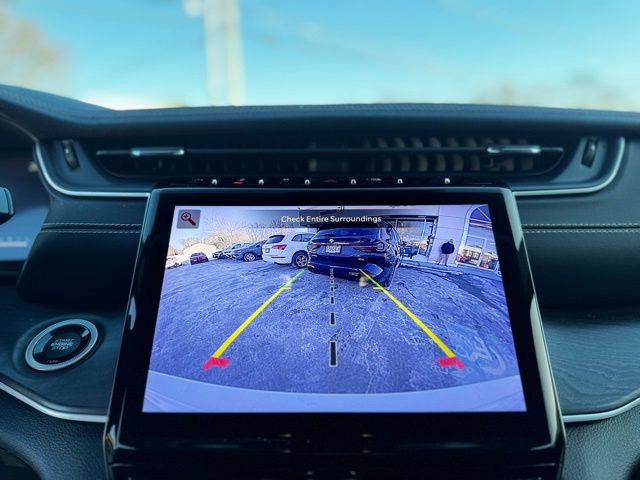 Used 2023 Jeep Grand Cherokee Limited w/ Black Appearance Package image 18