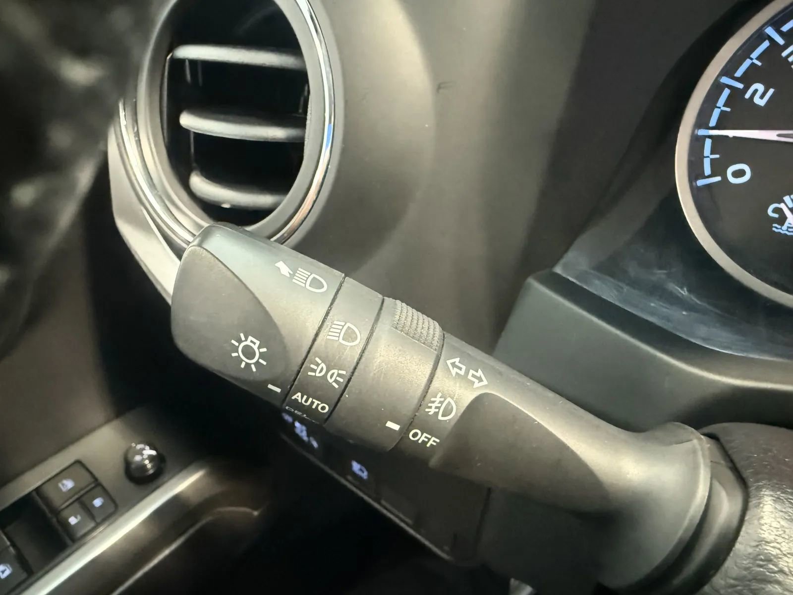 Used 2023 Toyota Tacoma SR5 w/ Technology Package image 30