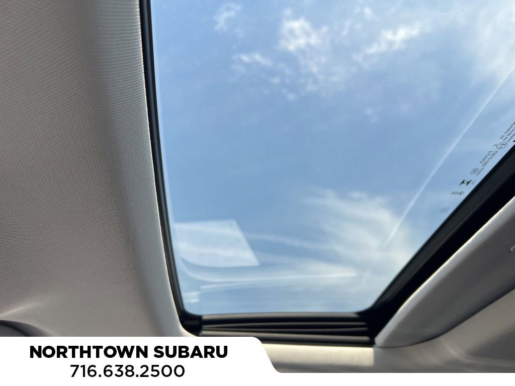 Used 2024 Chevrolet Trax LT w/ Sunroof Package image 6