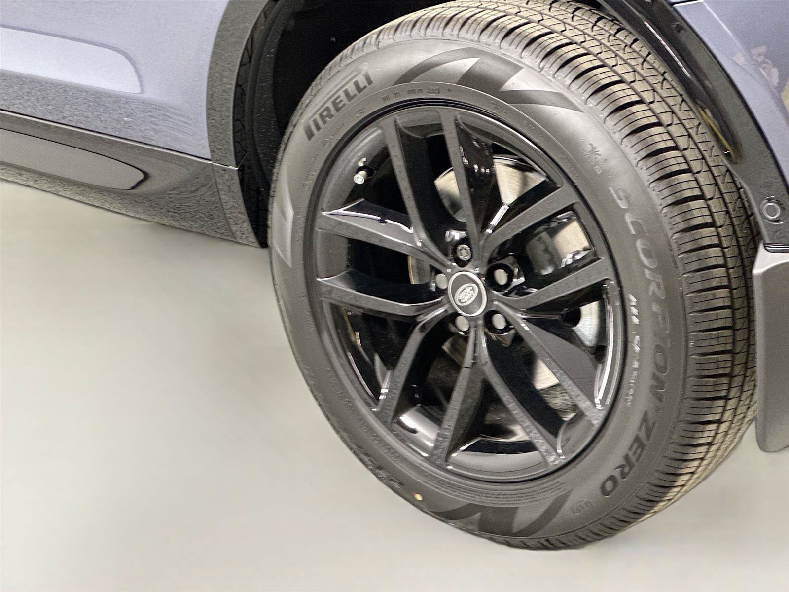 Certified 2025 Land Rover Discovery Sport Dynamic SE AWD/4WD image 20
