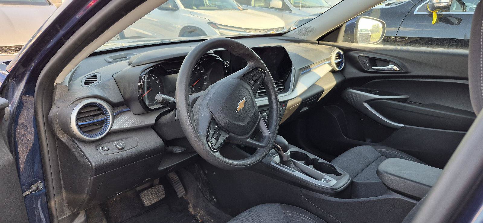 Used 2024 Chevrolet Trax LS w/ LS Convenience Package FWD image 8