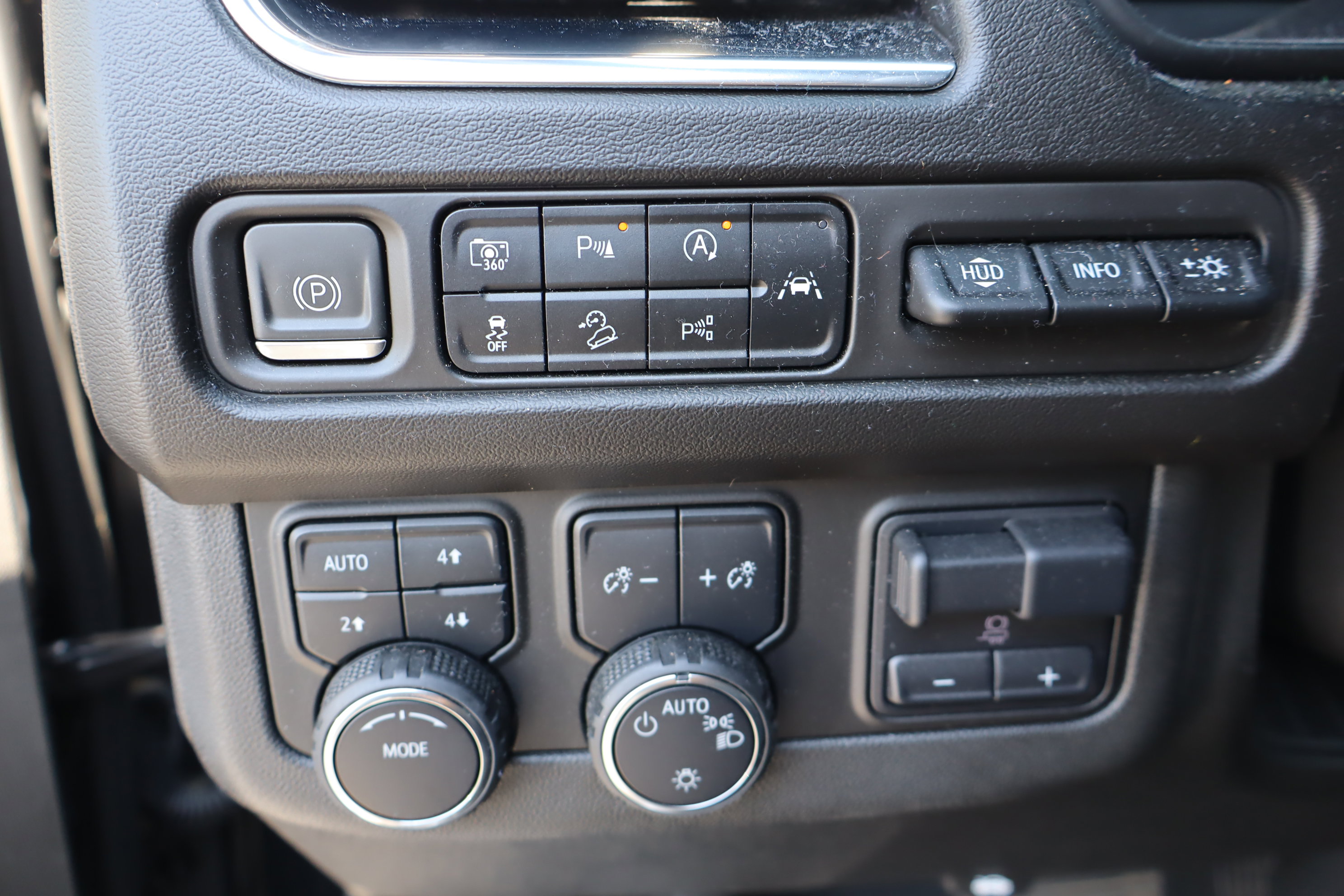 Certified 2024 Chevrolet Suburban Premier w/ Advanced Technology Package image 22