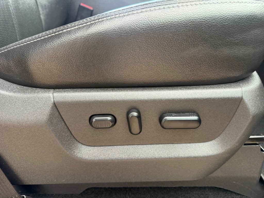 Used 2012 Ford F350 Lariat image 26