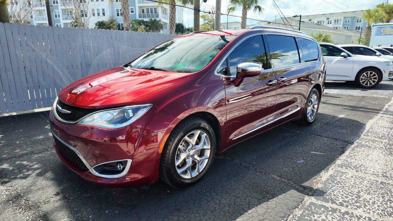Used 2019 Chrysler Pacifica Limited FWD image 4
