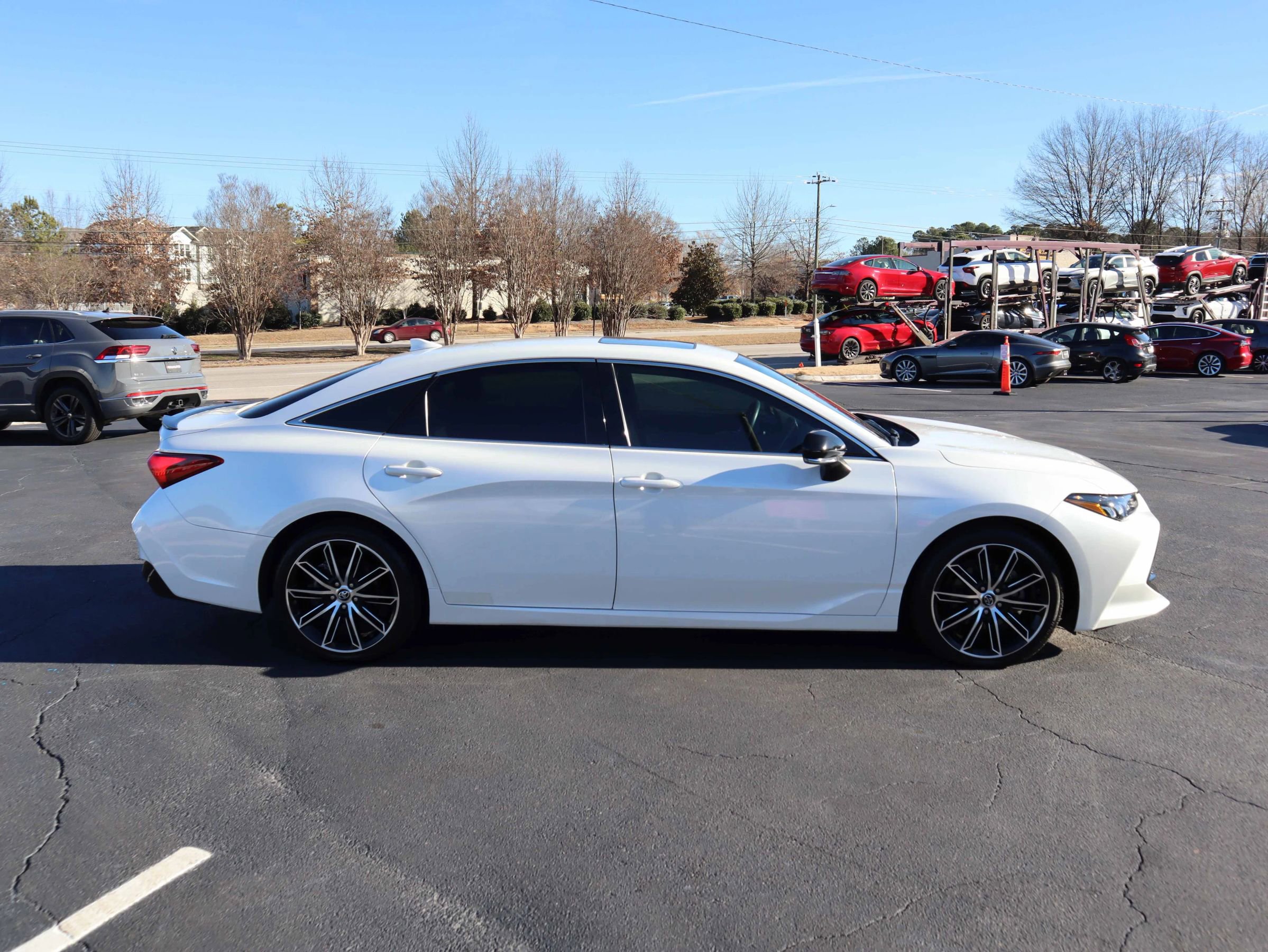 Used 2019 Toyota Avalon XSE image 12