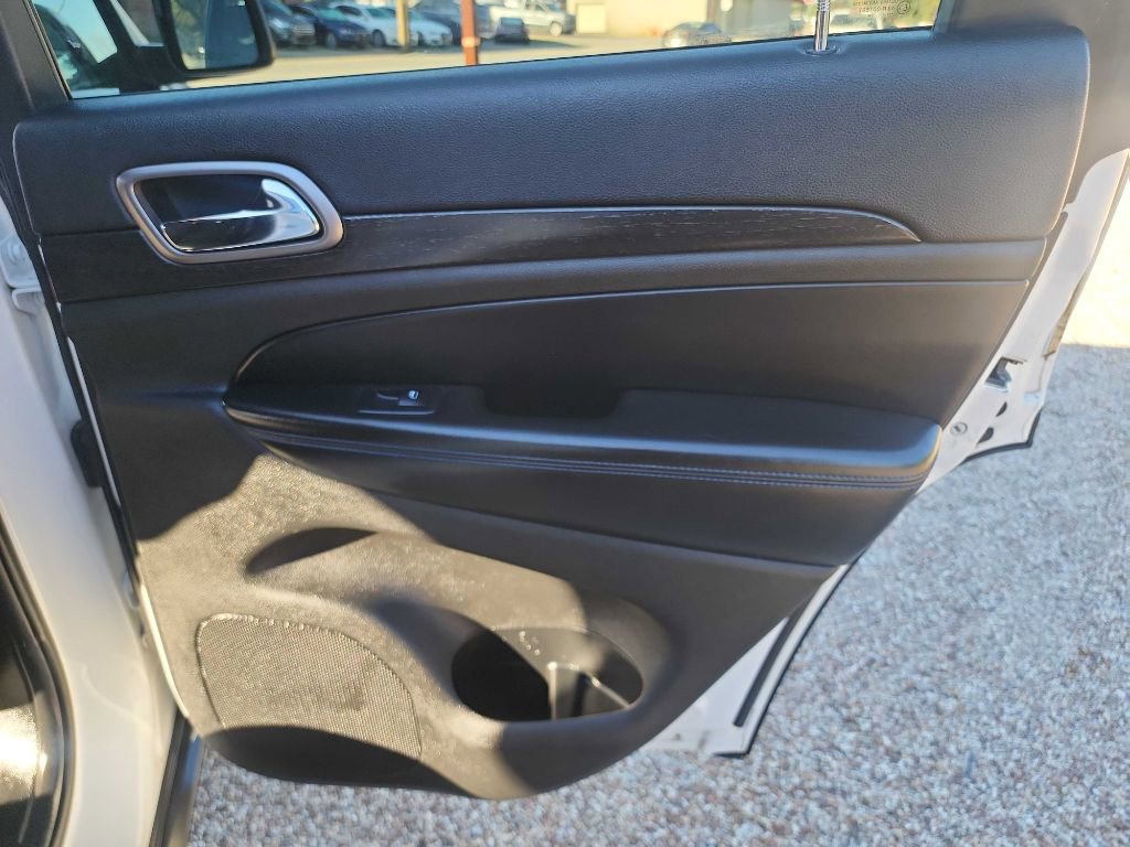 Used 2018 Jeep Grand Cherokee Laredo image 33