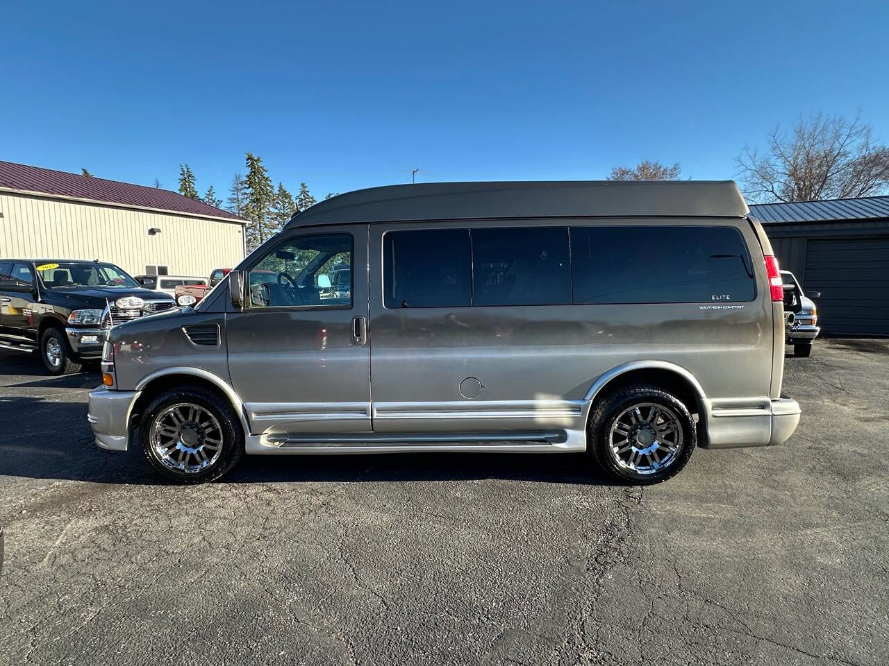 Used 2015 Chevrolet Express 2500 image 3