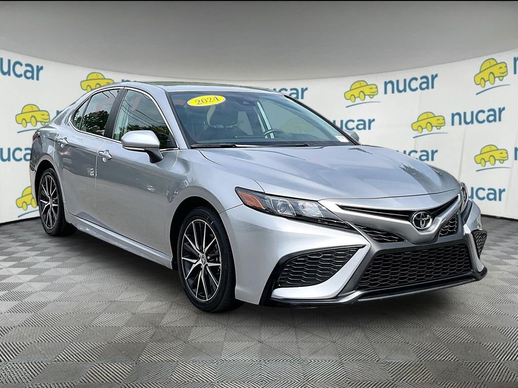 Used 2024 Toyota Camry SE FWD image 1