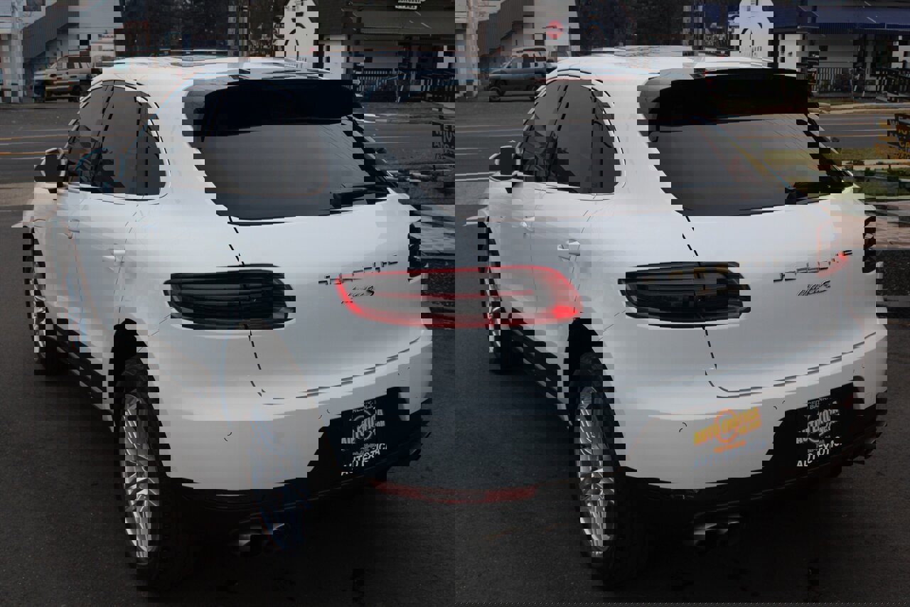 Used 2016 Porsche Macan S image 2