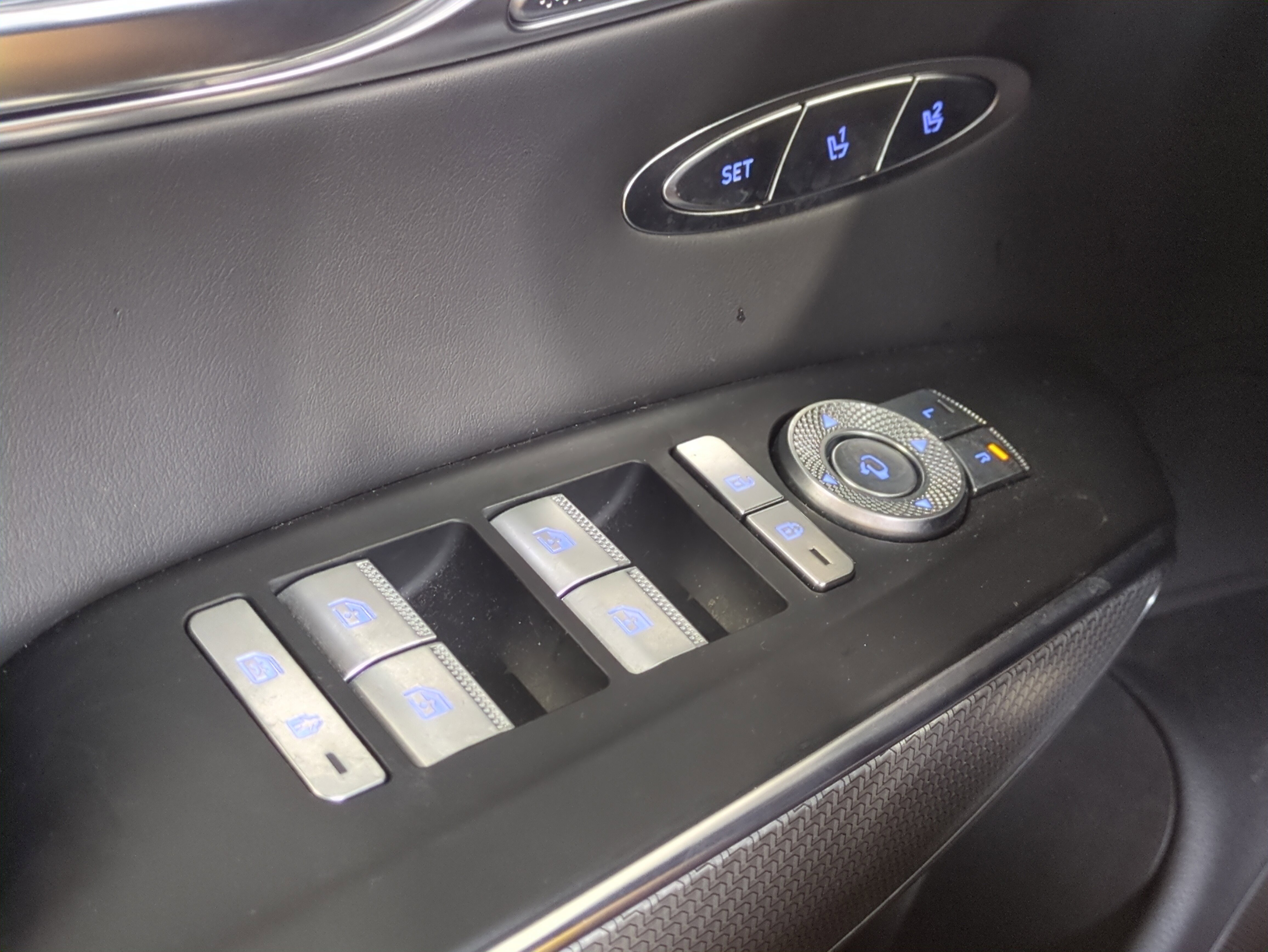 Used 2024 Genesis GV70 2.5T w/ Sport Prestige Package image 25