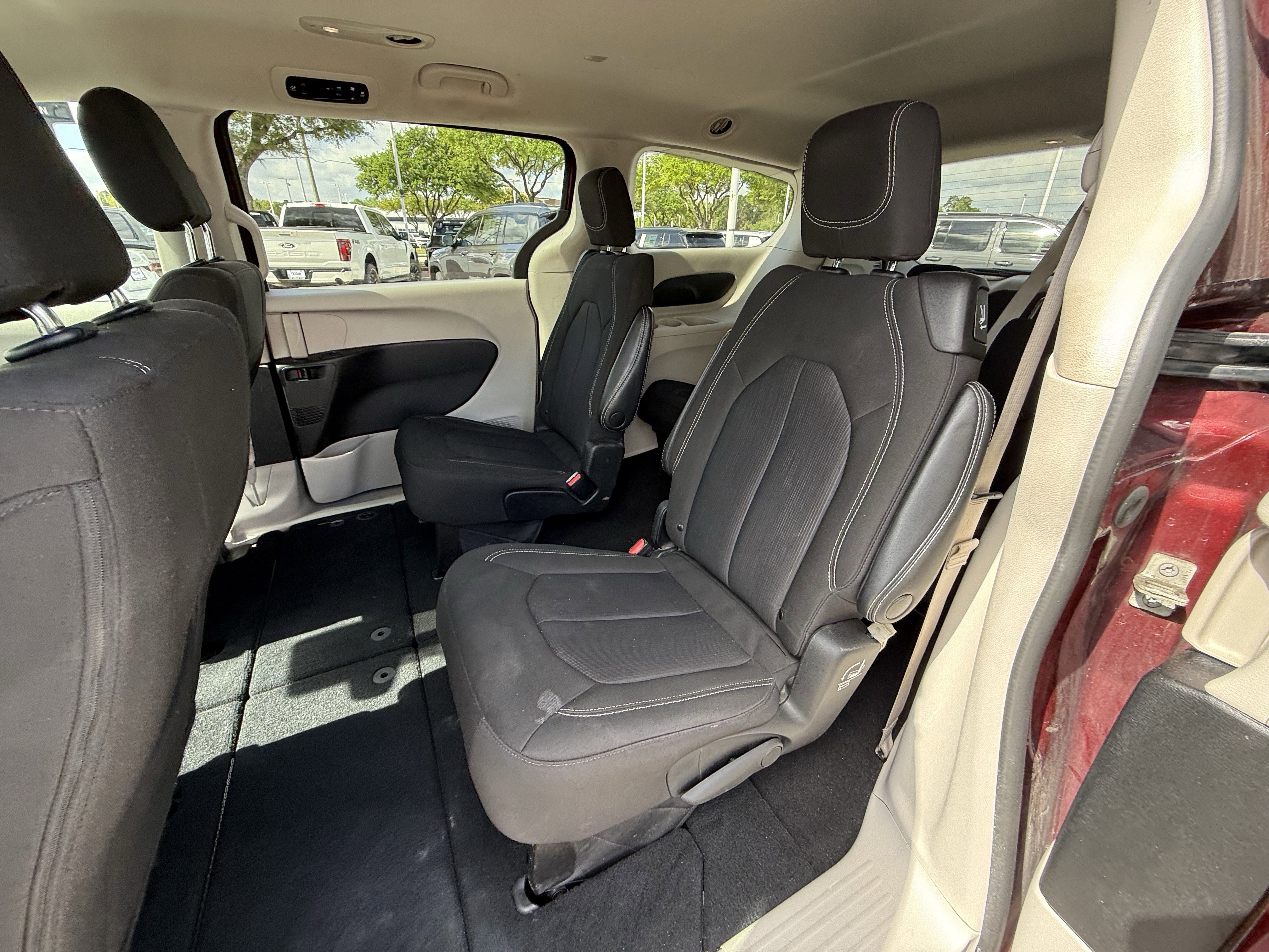 Used 2023 Chrysler Voyager LX FWD image 29