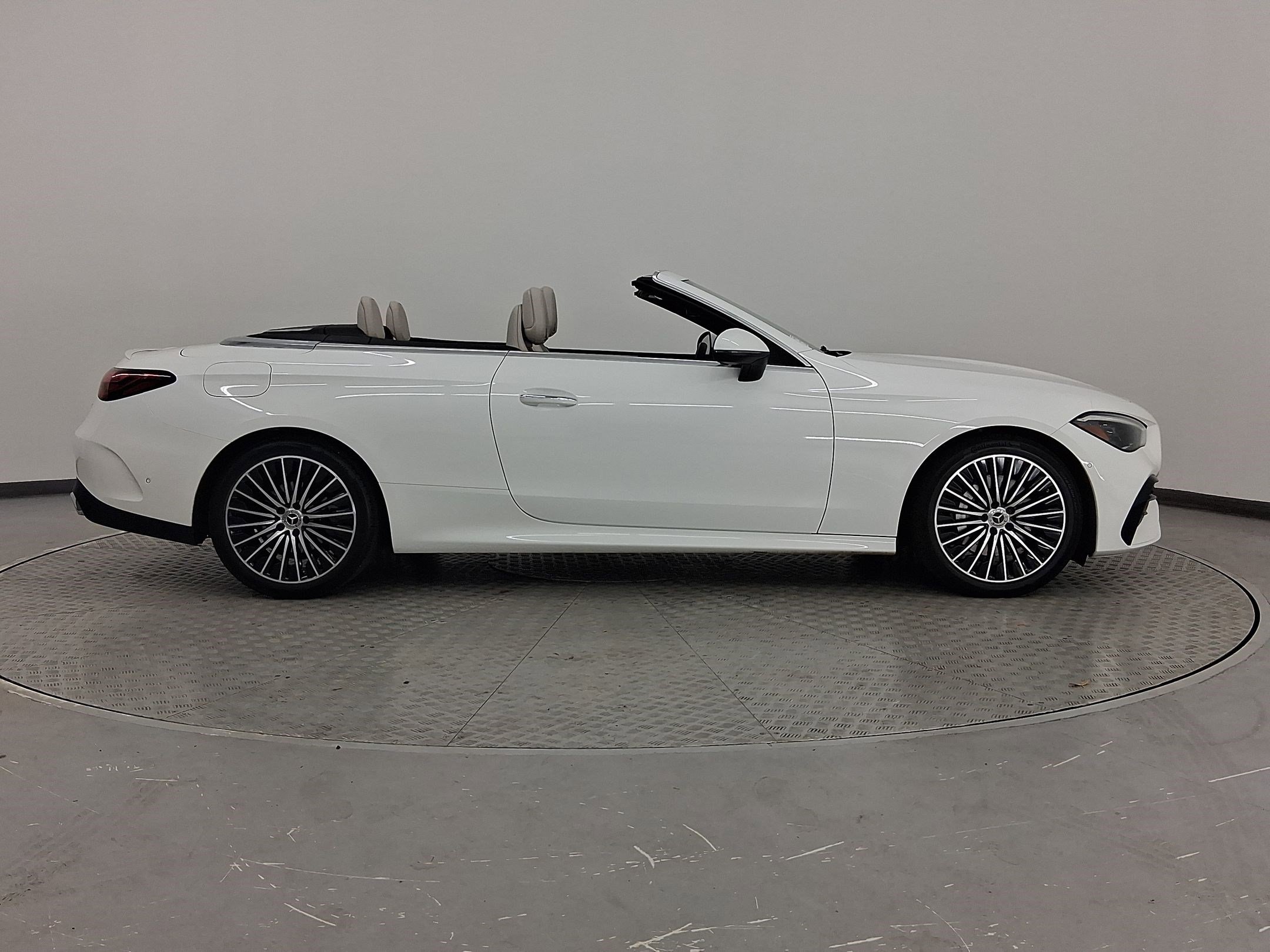 Used 2025 Mercedes-Benz CLE 300 4MATIC Cabriolet image 8