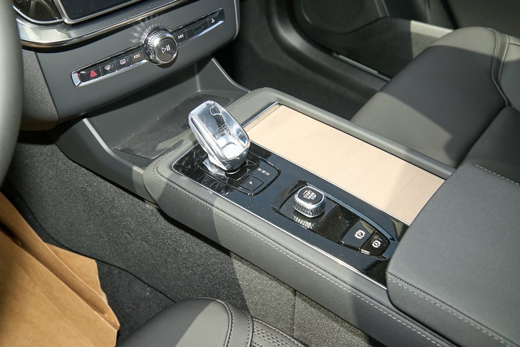 New 2025 Volvo XC90 B6 Plus w/ Protection Package image 14