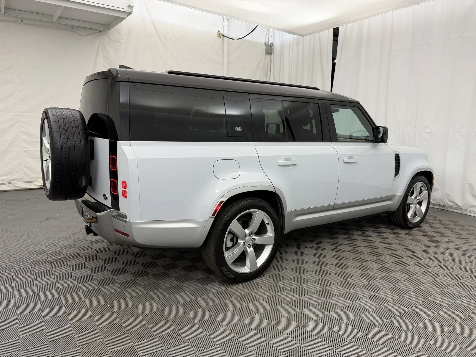 Used 2023 Land Rover Defender 130 SE AWD/4WD image 5
