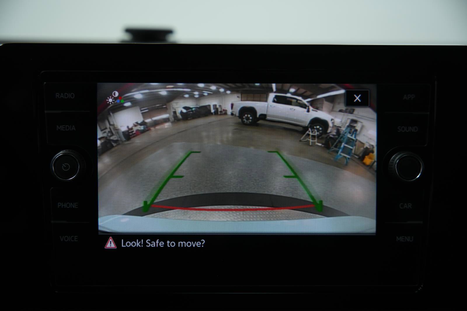 Used 2025 Volkswagen Jetta SE image 36